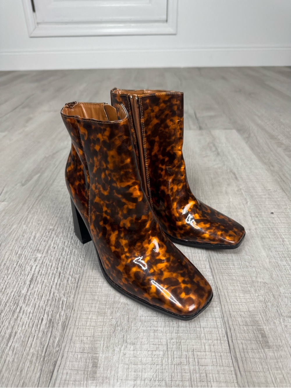 Nasty Gal Tortoiseshell Patent Ankle Boots Block Heel Square Toe Women’s US 9 - Picture 2 of 16